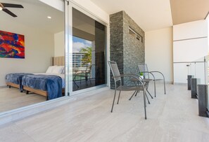 4 habitaciones, caja de seguridad en la habitación y escritorio 