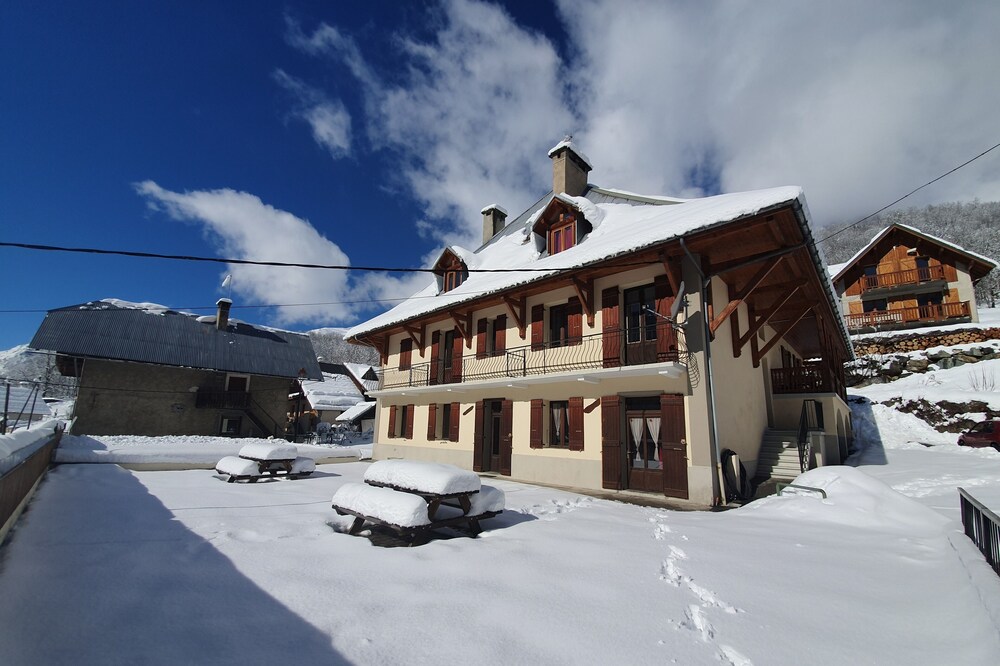 5 minutes from the Sybelles ski area! Fully equipped apartment with a view.