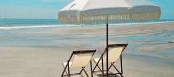 King Suite with full size fridge-balcony-pool courtyard view-sleeper sofa