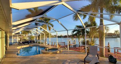 Villa Lago Vista - Waterfront Gem w/ Gulf Access
