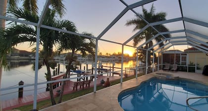 Villa Lago Vista - Waterfront Gem w/ Gulf Access
