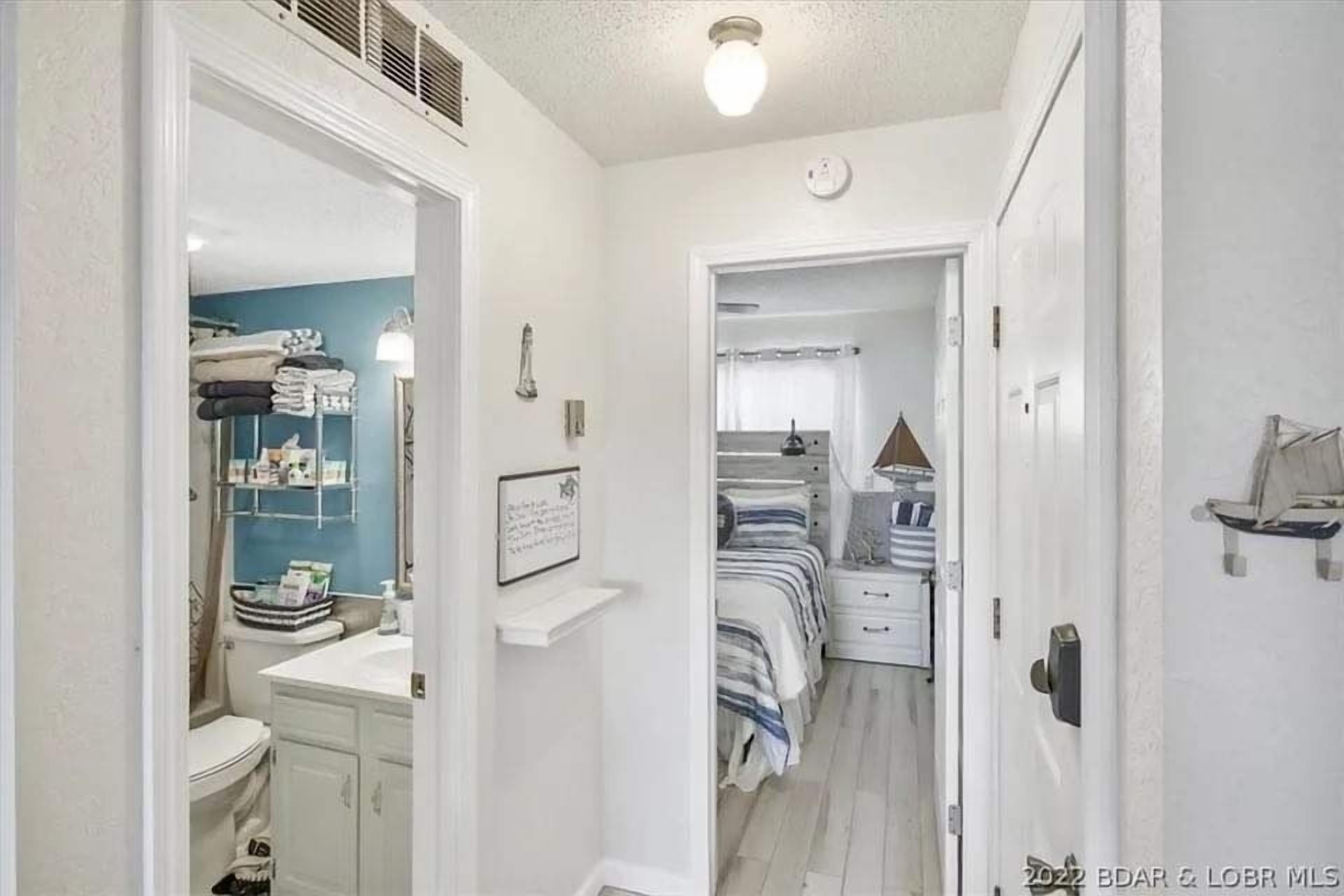 Peaceful Lakefront Oasis