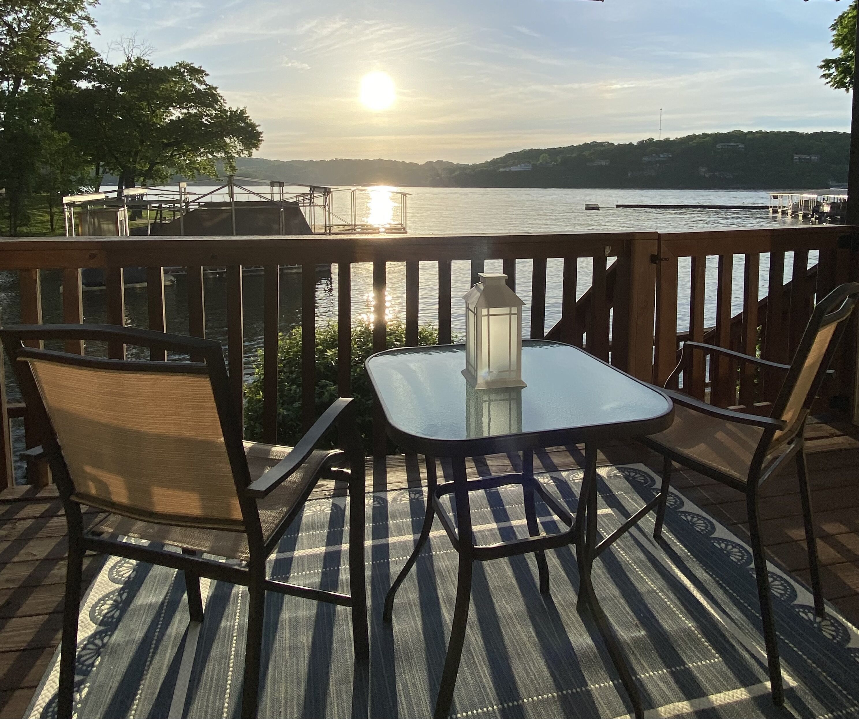 Peaceful Lakefront Oasis