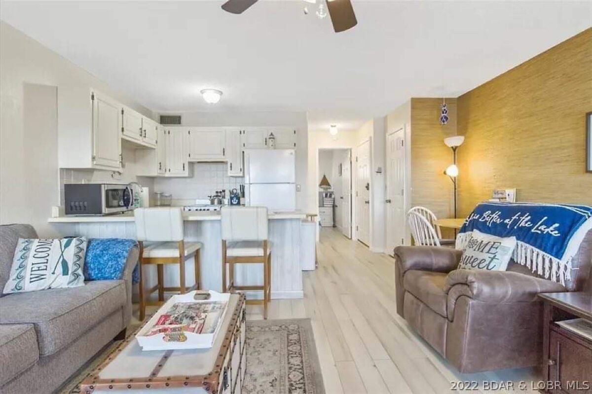 Peaceful Lakefront Oasis