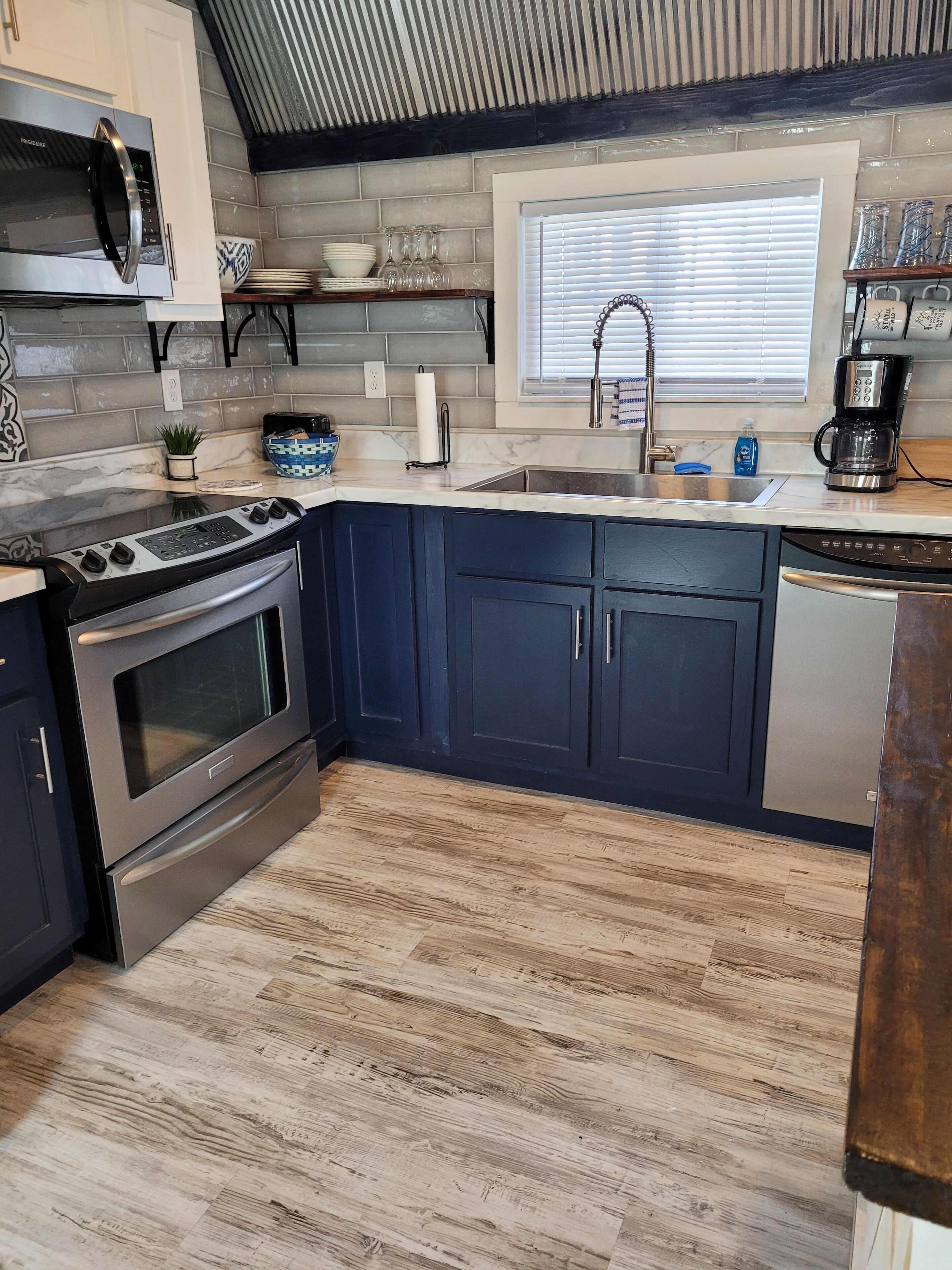 CROSSROADS TO PICKWICK TURTLE BAY HALF A MILE TO SCUGGS BOAT RAMP SLEEPS UP SIX