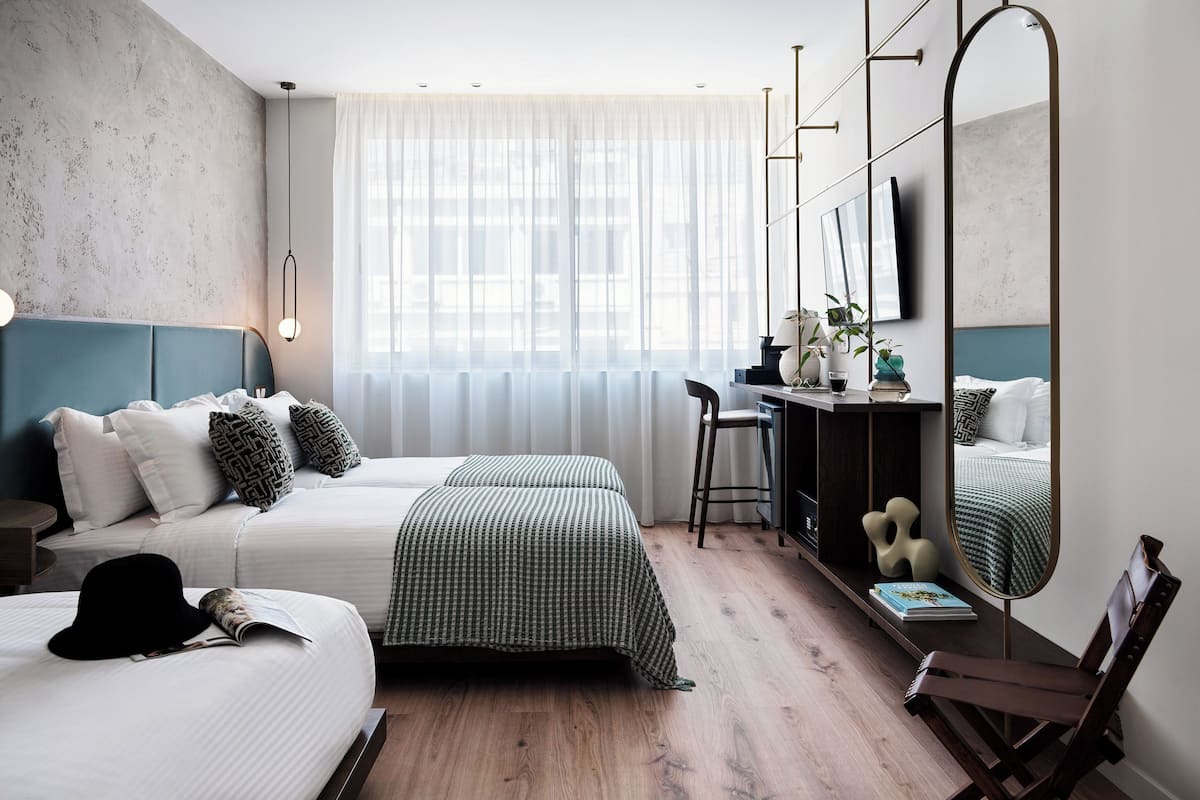 Ropa de cama de alta calidad y minibar