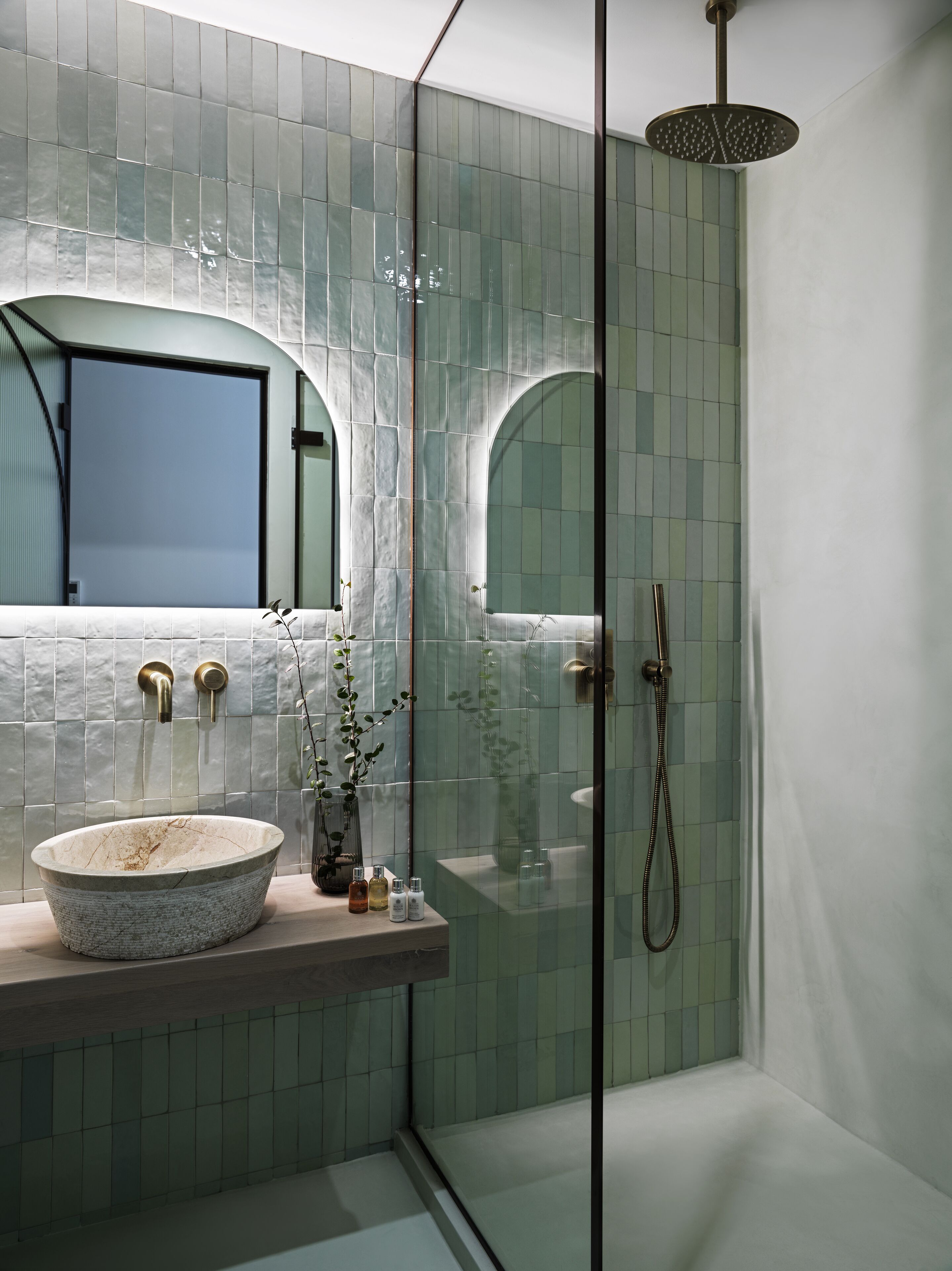 standard double or twin room | bathroom | shower, rainfall showerhead, eco-friendly toiletries, hair dryer