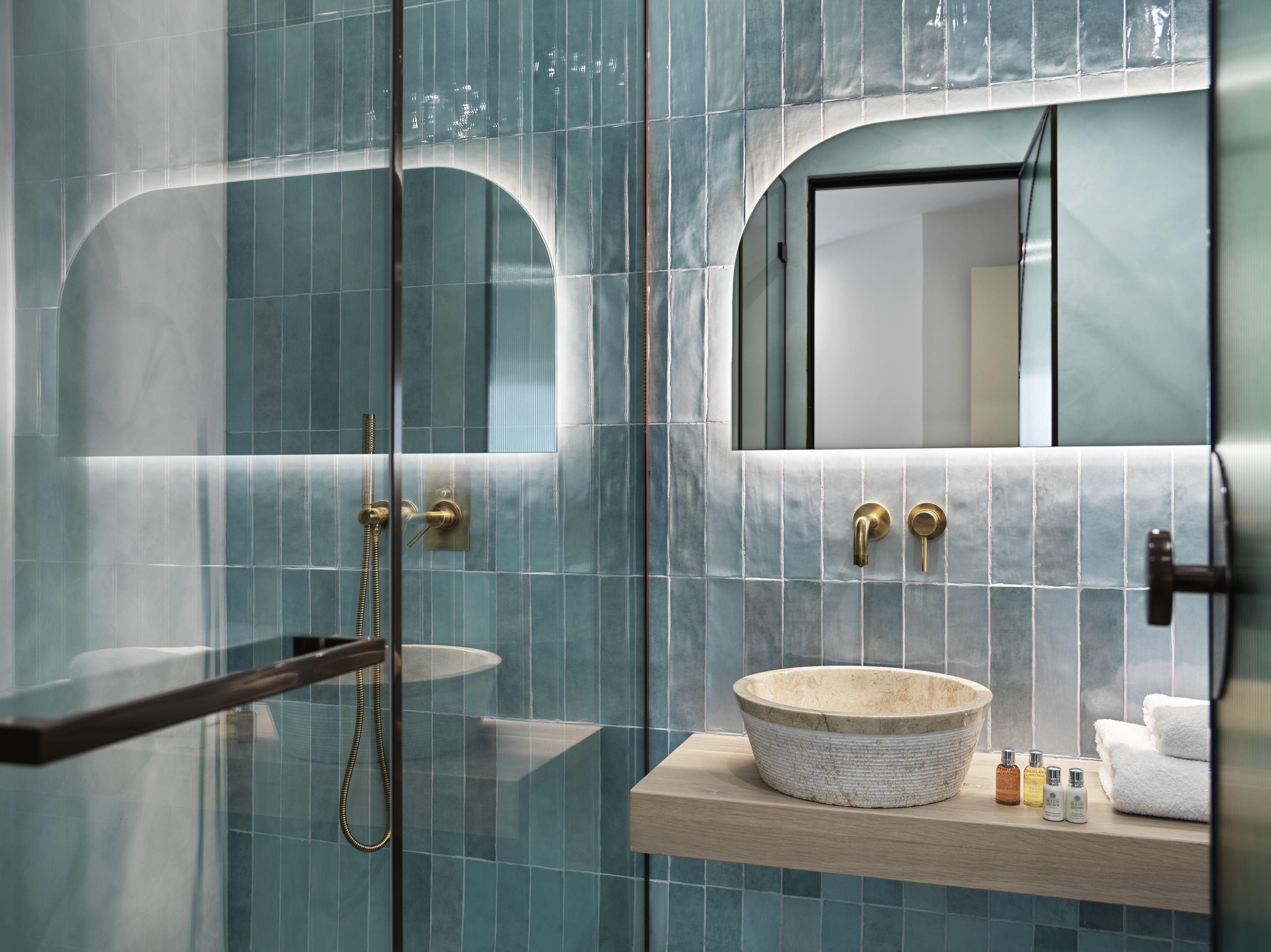 junior studio suite, city view | bathroom | shower, rainfall showerhead, eco-friendly toiletries, hair dryer