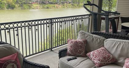 River view and short walk to UA campus