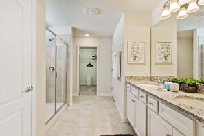 Shower, hair dryer - 7236 Luxury Villa / private pool/ near disney (Davenport)