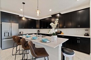 Private kitchen - 1037 FREE WATER PARK / Luxury Villa near Disney (Davenport)
