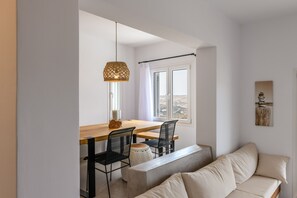 Smart TV, fireplace, stereo