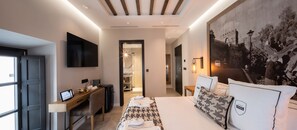 Habitación Deluxe | Minibar, caja fuerte, escritorio y sistema de insonorización