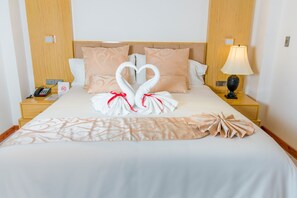 Royal Room | Premium bedding, down comforters, pillowtop beds, in-room safe - L'ver Hotel (Somoto)