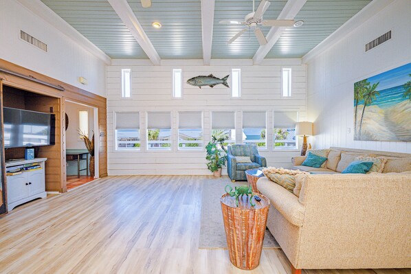 Älytelevisio, videopelejä, DVD-soitin, kirjoja