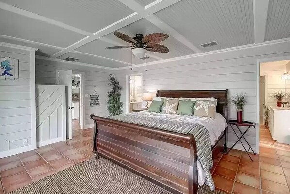 5 bedrooms, iron/ironing board, free WiFi, bed sheets