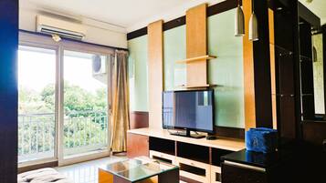 Standard Apartment, 3 Bedrooms | Living area