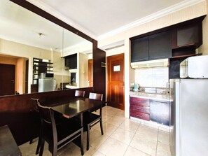 Standard Apartment, 3 Bedrooms | Living area