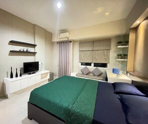 Desk, bed sheets - High Livin Apartment Ciumbuleuit (Bandung)
