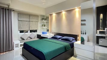 Estudio superior | 2 habitaciones, escritorio y ropa de cama