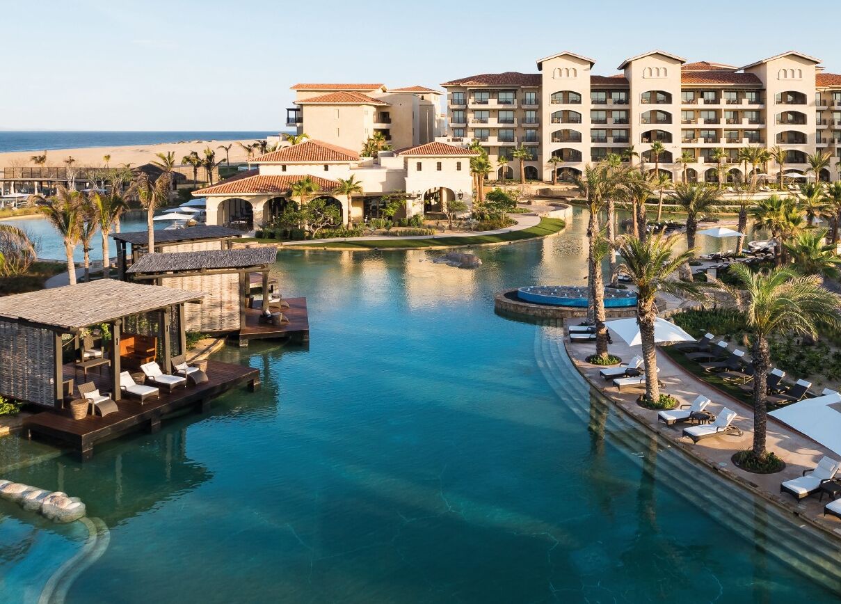 Alberca al aire libre y alberca infinita