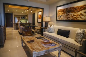 TV - FORBES EDITORS' PICK Cabo’s Newest Luxury Golf Resort Is A Winner. (Cabo San Lucas)