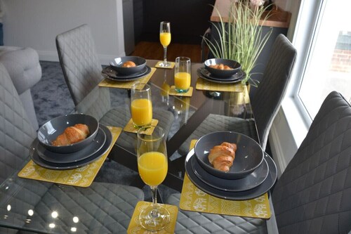 Oak Tree Boutique 2 bed Apartment - Stayseekers