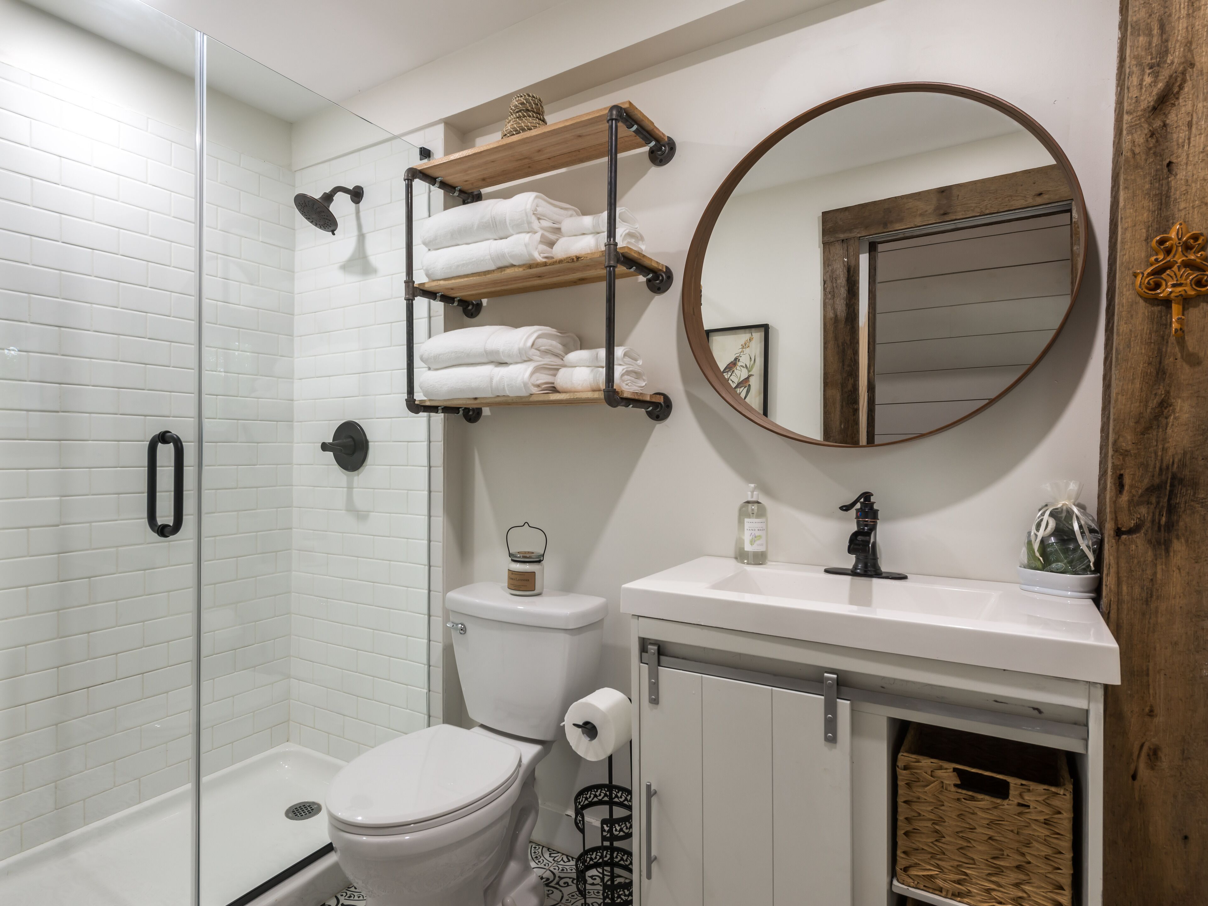 Renovated Charming Barn in Historic Roswell