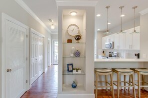 Private kitchen - WestEnd Ave♥Spacious Deck♥Fast WiFi♥WorkSpace♥4 Beds 2.5 Baths♥Free Parking♥Pets (Nashville)