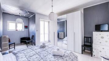 Iron/ironing board, free WiFi, bed sheets