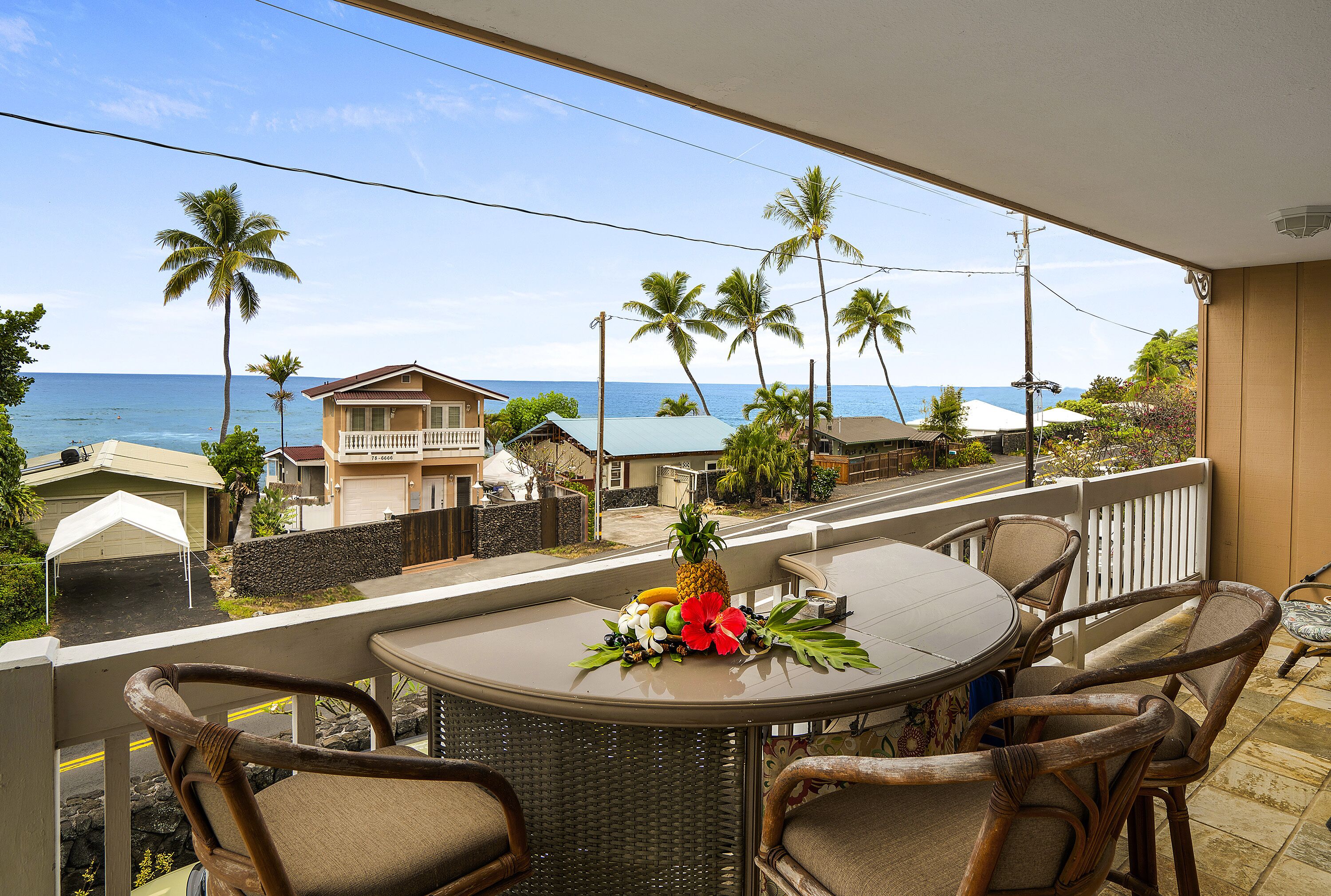 Beachfront Condo w/ AC, Shared Pool & Expansive Ocean Views: Kahalu'u Reef 203