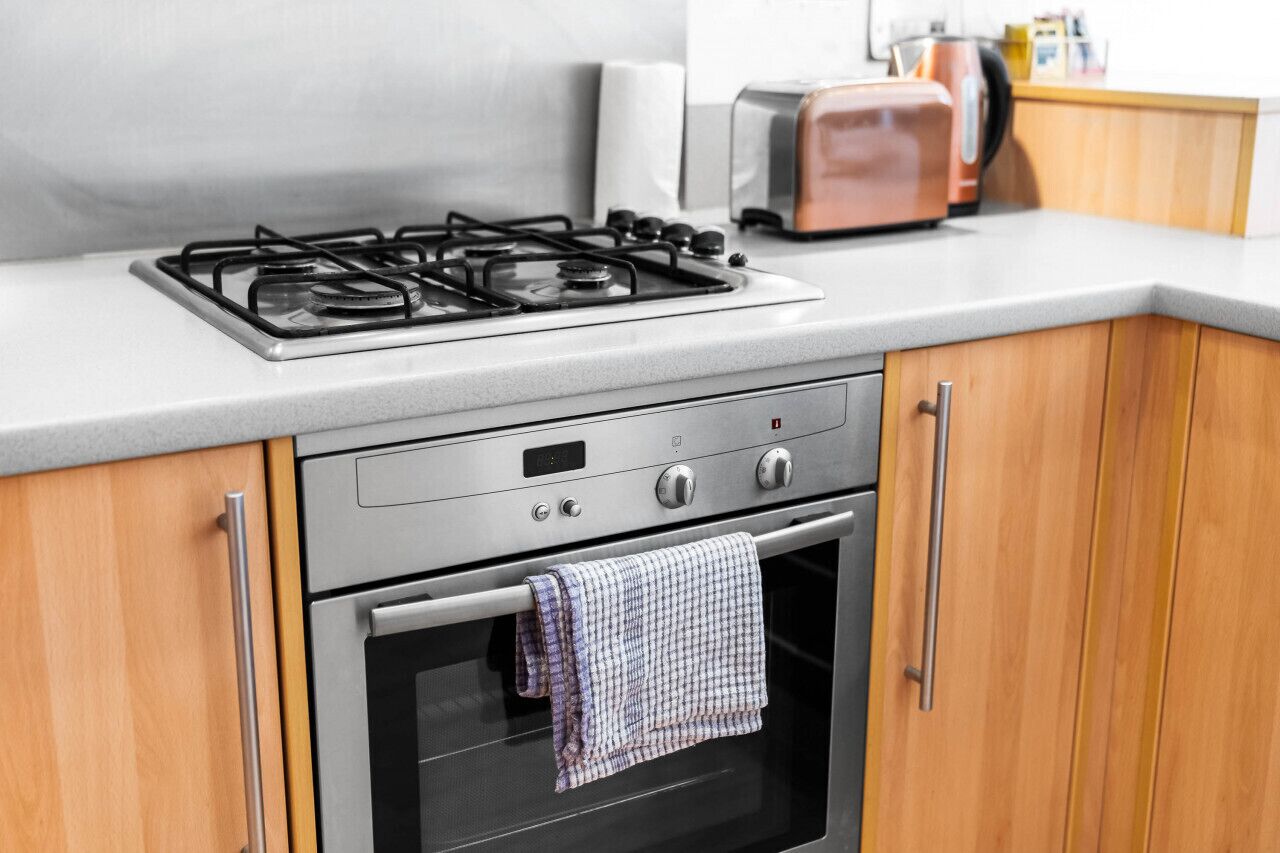 Køleskab, mikrobølgeovn, ovn, kogeplade