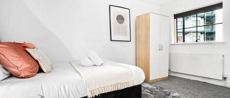 2 bedrooms, iron/ironing board, WiFi, bed sheets