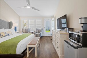 Tabla de planchar con plancha, wifi gratis y ropa de cama 