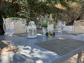 Outdoor dining - Olive Hill Private House (Poros Island)