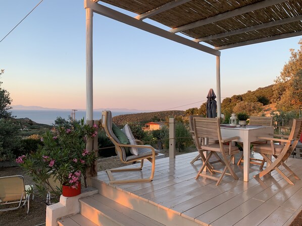 Outdoor dining - Olive Hill Private House (Poros Island)