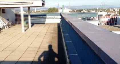 One clean and cheap room in a quite flat