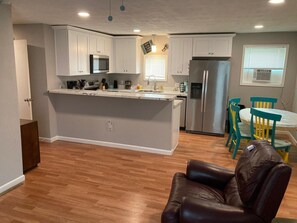 Fridge, microwave, oven, stovetop - 3 bed Home away from Home at Crystal Beach! (Bolivar Peninsula)