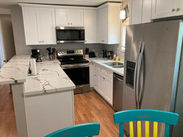 Fridge, microwave, oven, stovetop - 3 bed Home away from Home at Crystal Beach! (Bolivar Peninsula)