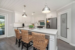 Refrigerador, microondas, horno y lavavajillas 