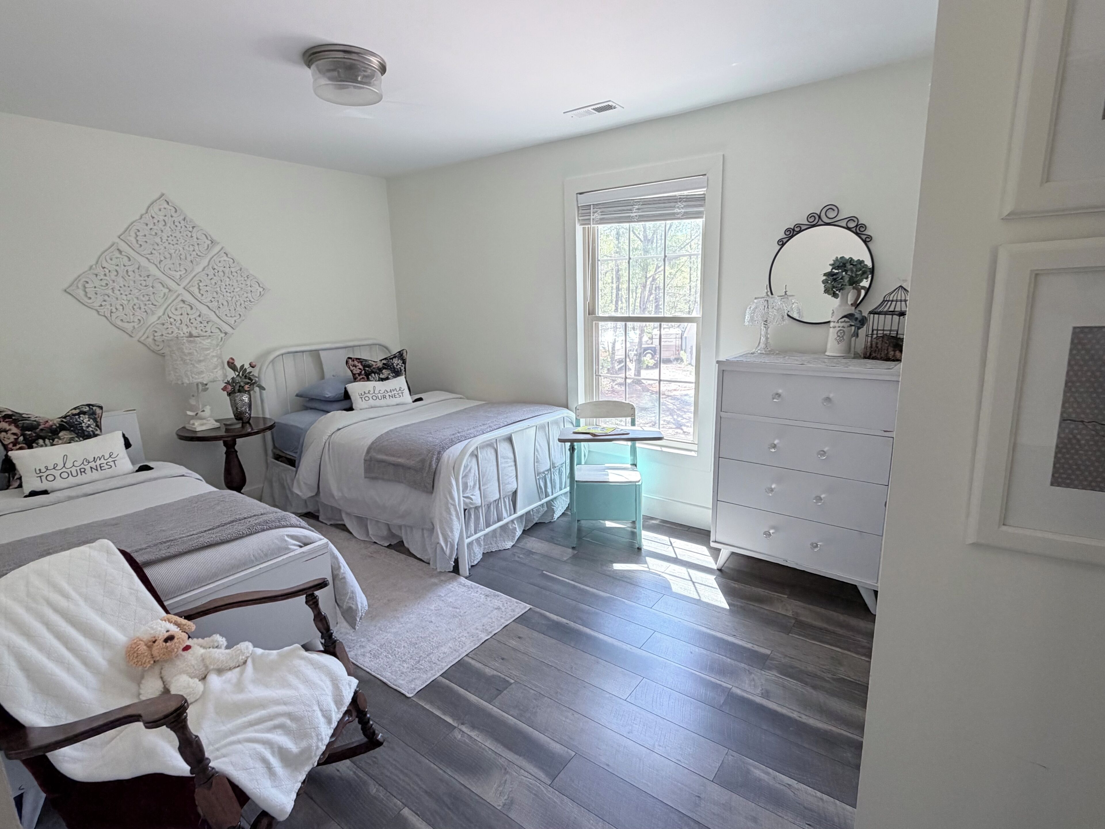 2 bedrooms, desk, iron/ironing board, cots/infant beds