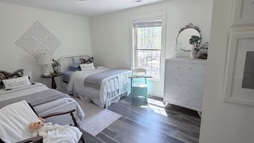 2 bedrooms, desk, iron/ironing board, cots/infant beds