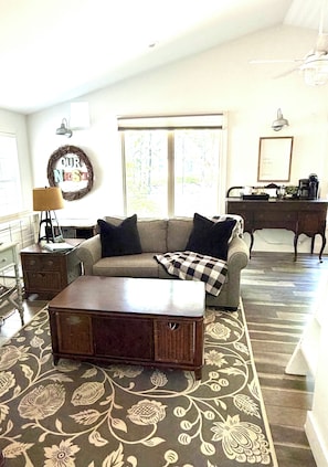 Smart TV - Our Nest, a well loved quiet retreat in Foxwood Hills Resort near Lake Hartwell. (Westminster)