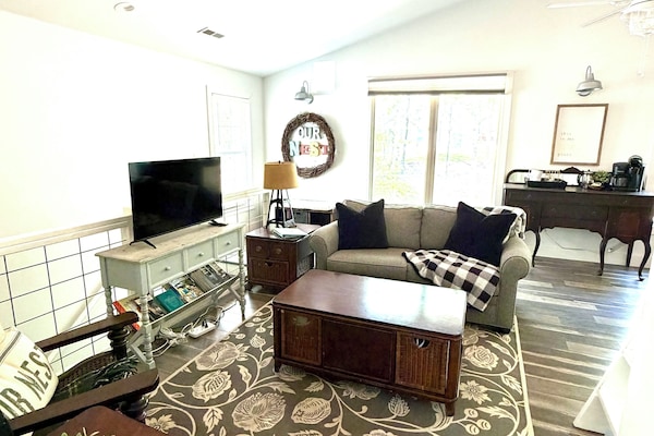 Welcome! Cozy elegance awaits you in our guest space. Sofa bed available.