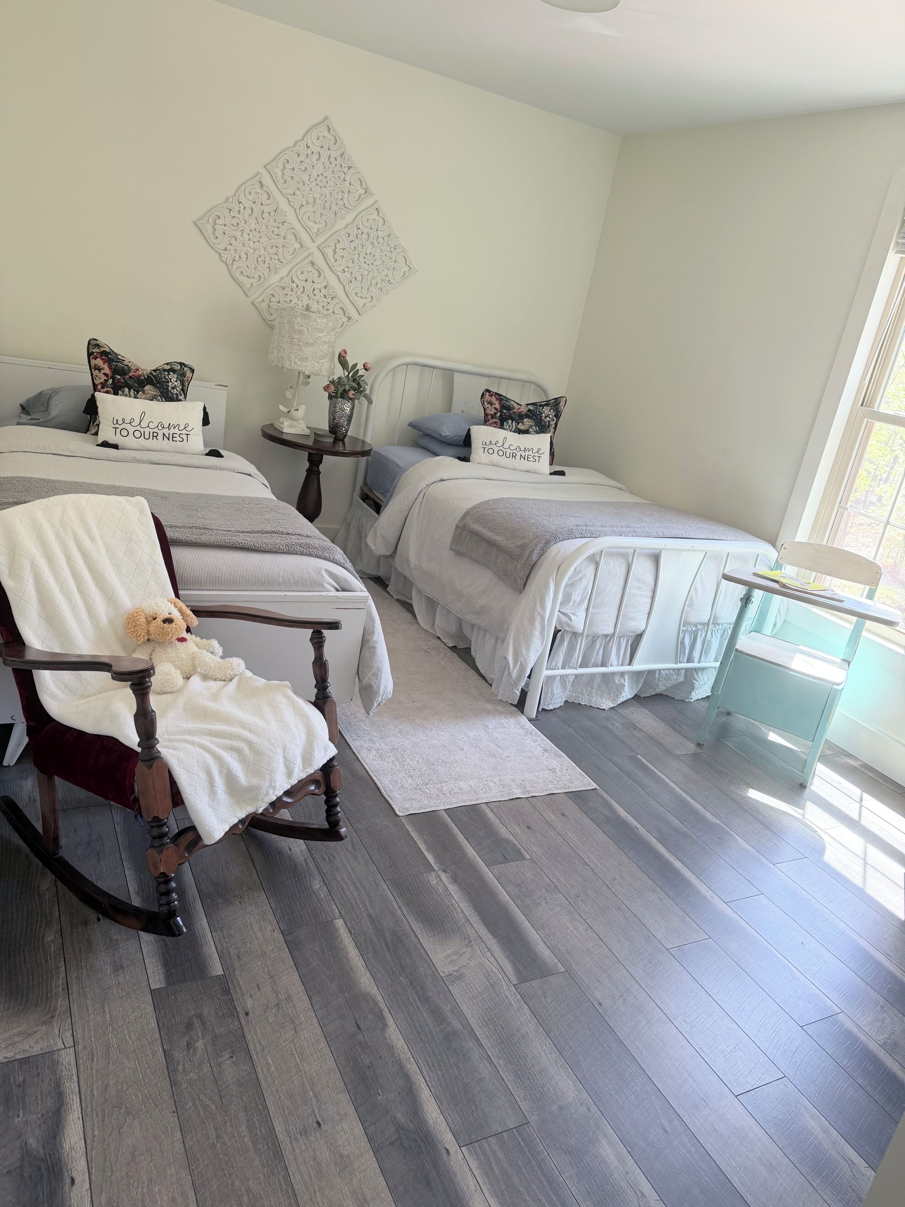 2 bedrooms, desk, iron/ironing board, cots/infant beds