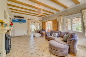 TV, table tennis - Villa Atlas by Villa Plus (Jávea)