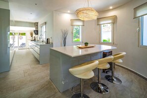 Mikroaaltouuni, astianpesukone