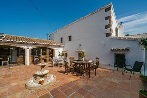 Outdoor dining - Villa Juniper by Villa Plus (Jávea)