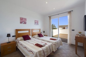 3 bedrooms, iron/ironing board, free WiFi, bed sheets