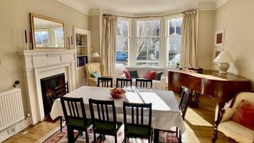 Smart TV, fireplace, DVD player, books